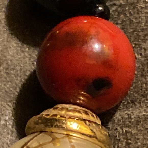 Vintage Avon necklace red, black, and white. Different size beads. - Picture 4 of 10